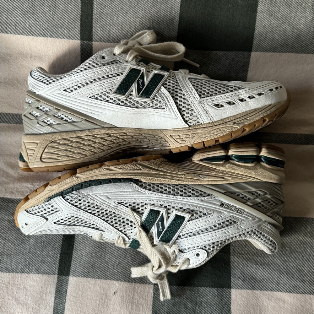 2022 1906R 'White Green'